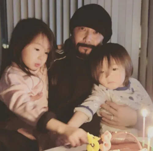 Ai 歌手 の旦那は病気で 子供の名前の読み方は 出産で話題に Gour Gour